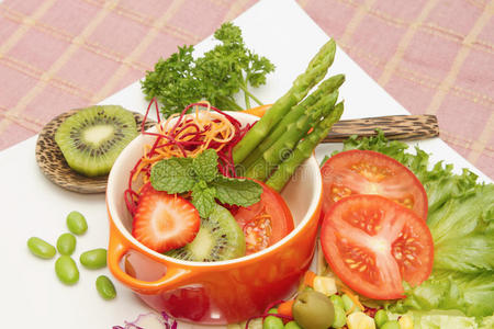 蔬菜水果沙拉特写，健康食品