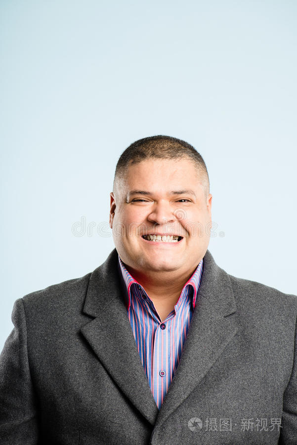 搞笑人像真人高清蓝色背景照片-正版商用图片0mr4hd-摄图新视界