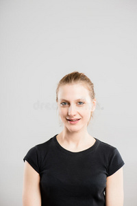 搞笑女性肖像真人高清灰色背景照片