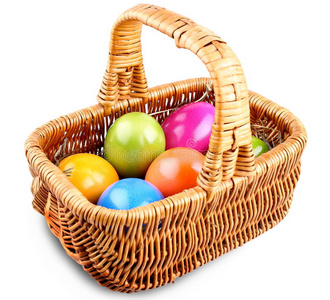 装满彩色复活节彩蛋的柳条篮子