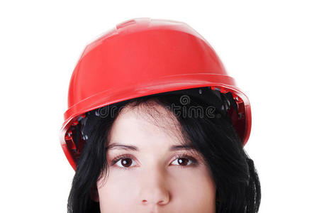 戴头盔的自信女工的肖像。