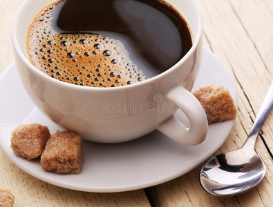 一杯加红糖的咖啡。