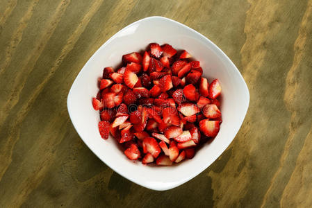 碗里的草莓片