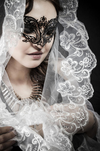 ，面纱黑衣，带威尼斯面具的女人，魅力场景