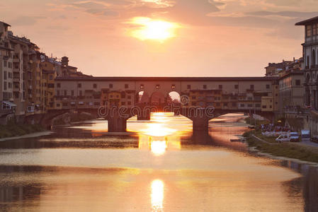 日落时的维奇奥桥，佛罗伦萨，托斯卡纳