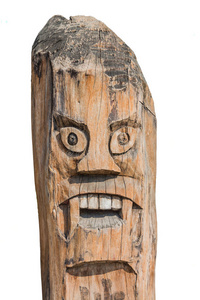 亚洲怪物柱。古老的木雕艺术