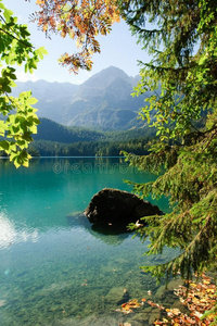 意大利阿尔卑斯山脉的湖泊