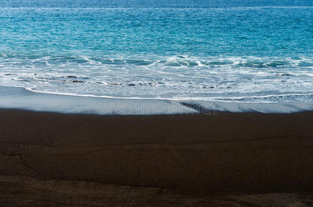 白沫海波黑沙火山海滩