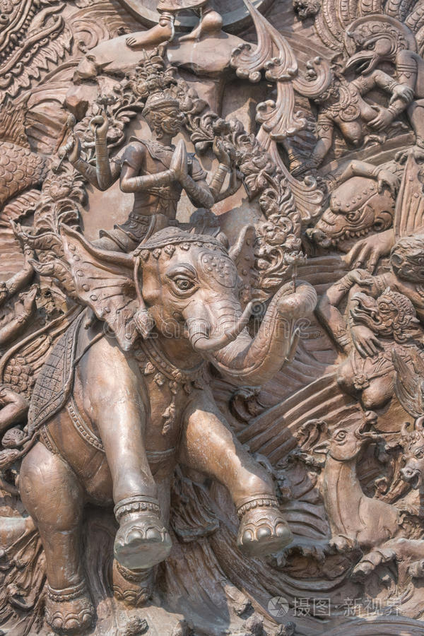 墙上的古代战象雕像