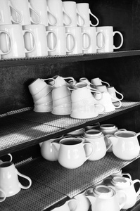 投掷者 茶托 餐厅 架子 厨房用具 杯子 陶器 茶壶 瓷器