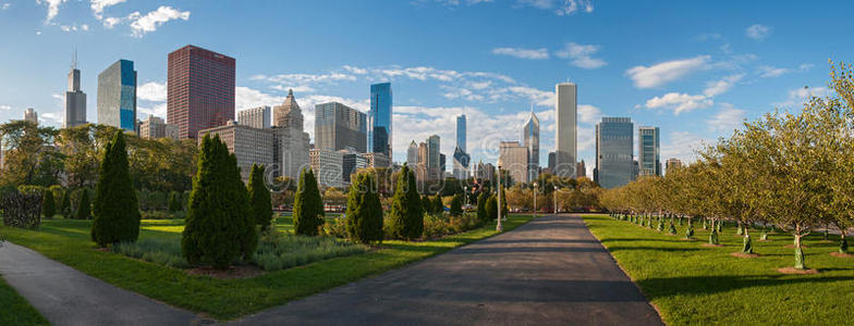 千禧公园的芝加哥摩天大楼图片