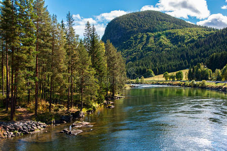 挪威平静的山河