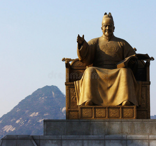 光华门大王世宗雕像图片