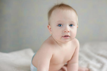 蓝眼睛婴儿