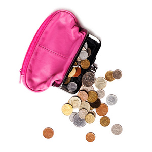 粉红色的皮包和几个不同的硬币