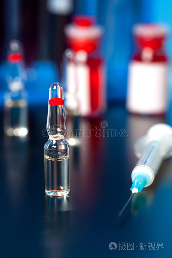 注射器和听诊器医用玻璃安瓿注射器医用安瓿安培瓶药水和注射器注射器