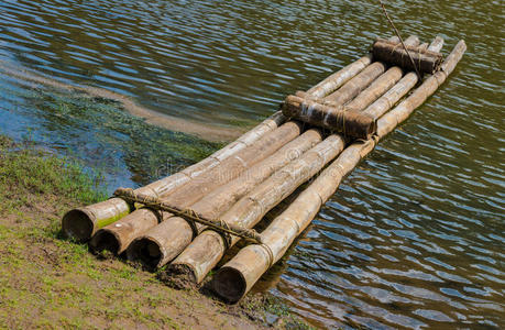 竹筏图片-竹筏素材-竹筏插画-摄图新视界