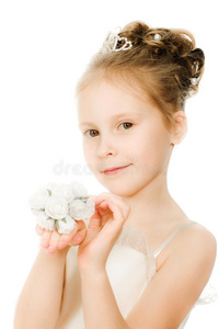 穿白裙子带花的漂亮女孩
