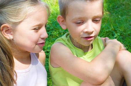 说话的小孩图片