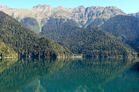 阿布哈兹，里扎湖