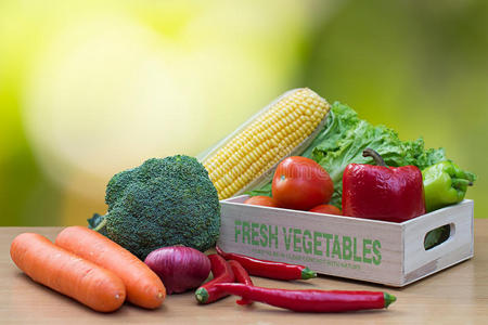 木桌木箱鲜蔬菜品种图片