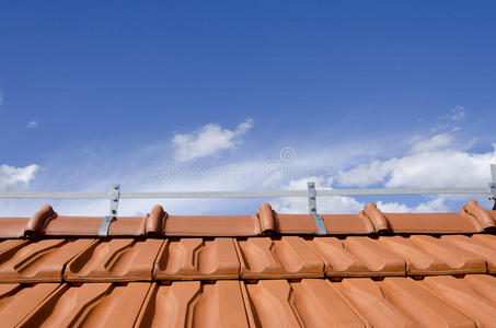 砖瓦屋顶蓝天图片