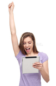 用数码平板电脑兴奋的女人
