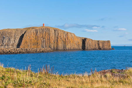 冰岛斯内弗斯内斯半岛斯泰基绍尔穆尔镇的悬崖