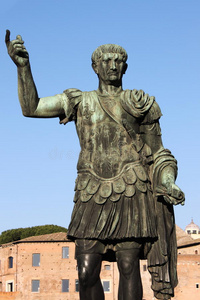 图拉真皇帝雕像图片
