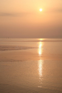 富山湾的海上日出