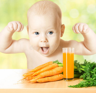 新鲜胡萝卜汁杯，孩子健康强壮