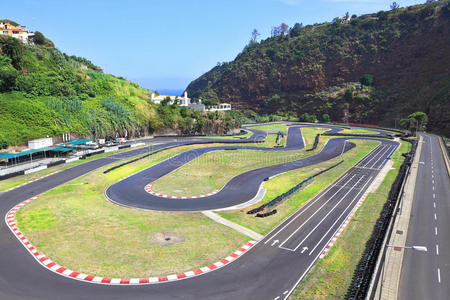 君马汽车马德拉岛的汽车跑道照片