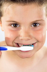孩子刷牙2