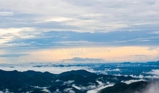 克拉姆山的山顶景色。