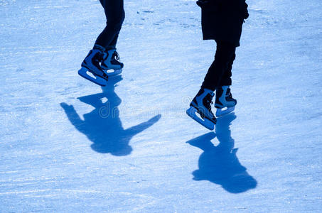 活动 滑冰 溜冰鞋 刀片 美丽的 季节 闲暇 阴影 运动