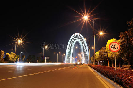 夜间道路