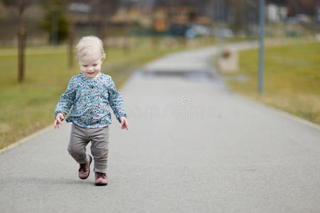 可爱的幼儿女孩肖像