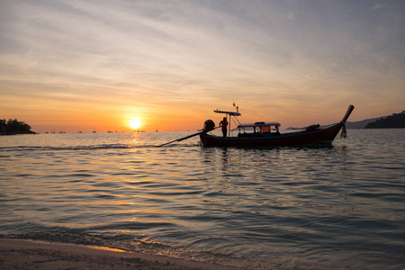 美丽的景色朴岛, 泰国。剪影日落 sk