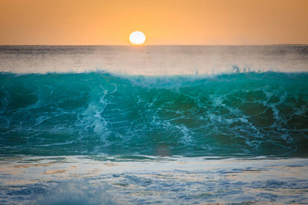 日落背景, 大冲浪海浪前景色, 热带海水