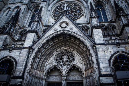圣约翰大教堂神圣的哥特式门面在纽约