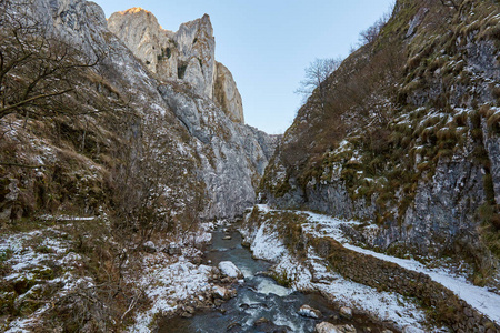 河在山口