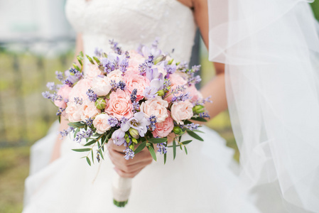 婚礼花束的熏衣草 玫瑰 牡丹