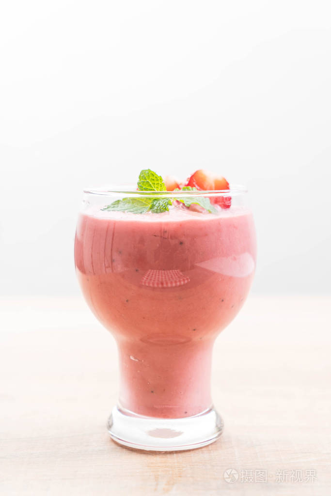草莓冰沙奶昔