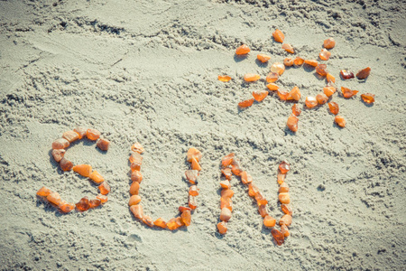 老式照片 词和形状的阳光海滩，夏天时间在沙滩上