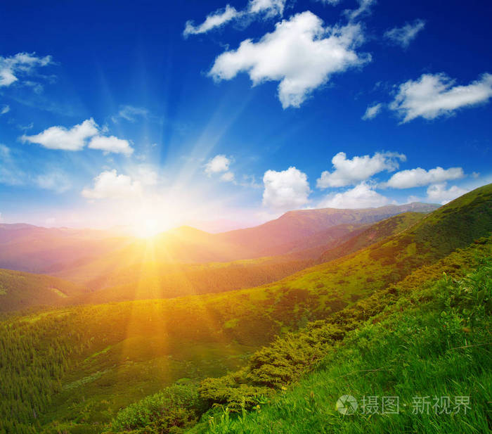 山与太阳