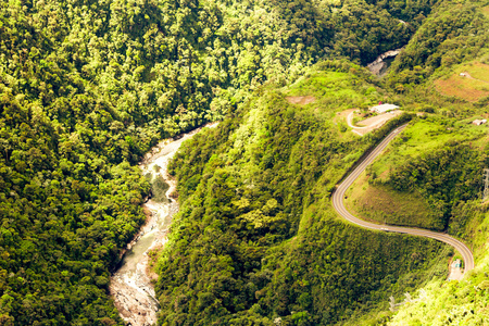 泛美公路公路厄瓜多尔和帕斯塔萨河