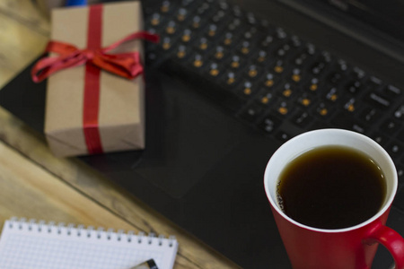 工作场所与咖啡, 笔记本电脑, 圣诞礼物, 笔记本上的宇