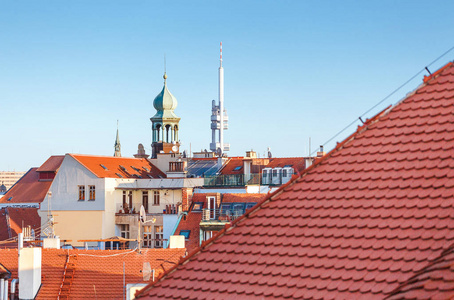布拉格古城的景观观与著名的红色瓷砖屋顶