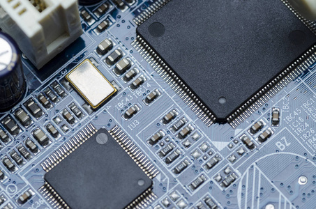 印刷电路板零件和芯片照片
