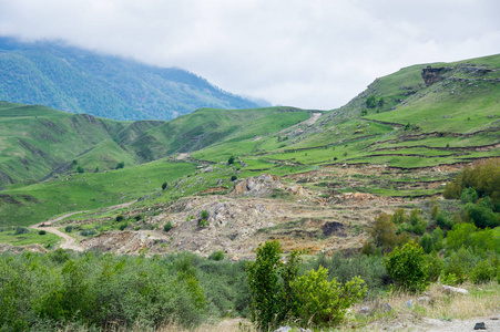 俄罗斯高加索山脉的 Baksan 峡谷